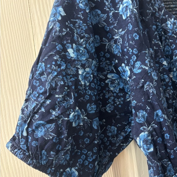 NWT! Old Navy Blue Floral Blouse - Picture 3 of 7